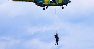 ANTRENAMENTE SPECTACULOASE la malul mării, pentru scafandrii militari - 5