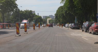 Lucrările de asfaltare se extind pe bulevardul 1 Mai