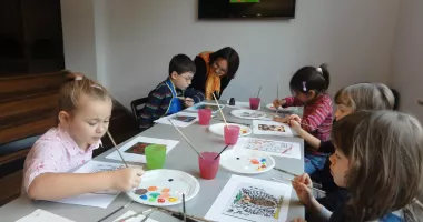 Stire din Cultură-Educație : Atelier de pictură pentru copii, în weekend, la librărie