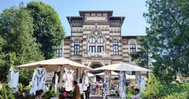 Școală de vară la Muzeul de Artă Populară. Ateliere de podoabe tradiționale pentru toate vârstele