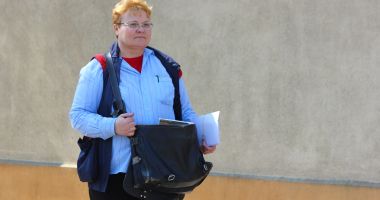 Stire din Social : Poştaşii au început distribuirea pensiilor recalculate