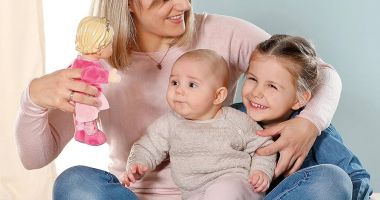 Stire din Social : Când vor ajunge alocațiile copiilor în conturile părinților, în luna decembrie