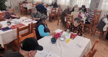 Stire din Social : Seniorii de la Căminul de bătrâni, implicaţi în diferite activităţi intelectuale