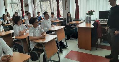 Stire din Cultură-Educație : Bibliotecile a trei unități școlare constănțene, mai bogate datorită unui concurs