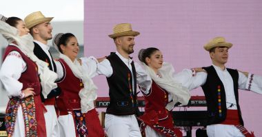 Stire din Cultură-Educație : Ansamblul Folcloric Profesionist „Brâulețul” vă invită la distracţie