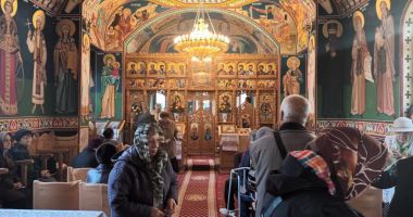 Stire din Social : Beneficiarii Căminului pentru Persoane Vârstnice i-au sărbătorit pe sfinții Mihail și Gavril