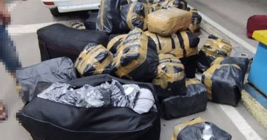 Stire din Eveniment : Bunuri susceptibile a fi contrafăcute, confiscate de poliţiştii de frontieră de la PTF Ostrov