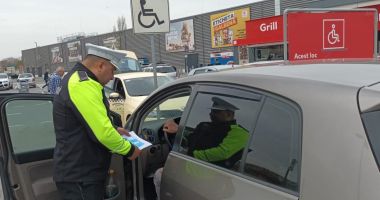 Stire din Social : Respectaţi locurile de parcare destinate persoanelor cu handicap!