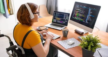 Stire din Social : Limitaţi dependenţa de ecrane! Vă deteriorează sănătatea mintală