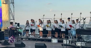 Stire din Cultură-Educație : Pentru al doilea an consecutiv, concert Cantus Mundi Fest, pe plajă