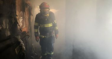Pompierii au demarat o anchetă după ce o femeie a murit carbonizată, într-un incendiu din Negru Vodă