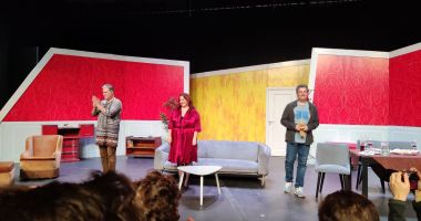 Stire din Cultură-Educație : O comedie despre prieteni și cum să scapi de ei, pe scena Centrului „Jean Constantin”