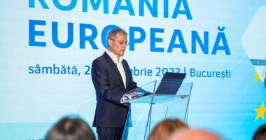 Stire din Politică-Administrație : Dacian Cioloș susţine că mulţi români nu mai vor să audă de politică. „Ruptura este evidentă”
