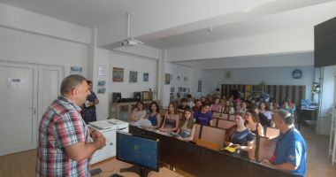 Stire din Cultură-Educație : Elevi prahoveni în vizită la Colegiul Militar constănțean, în cadrul programului ”Cadet în Forțele Navale”