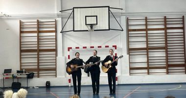 Liceenii militari constănțeni au oferit un program artistic colegilor mai mici și bătrânilor - 2