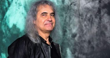 Stire din Cultură-Educație : Cristi Minculescu susţine un concert caritabil la Constanţa