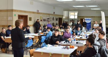Stire din Cultură-Educație : Palmaresul concursului național de creativitate inginerească „Podul de Spaghete”