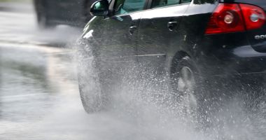 Atenție! Trafic întrerupt pe DN 3C, în urma precipitațiilor