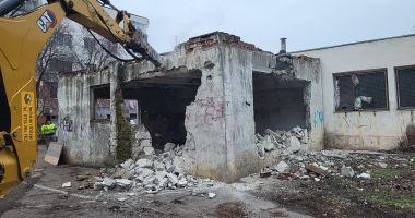 Stire din Social : Spațiul public este eliberat de construcțiile edificate ilegal