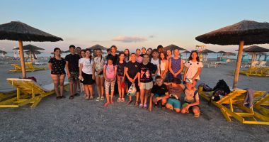 Stire din Social : Vis împlinit la malul mării. 20 de copii din Maramureș au văzut marea pentru prima dată