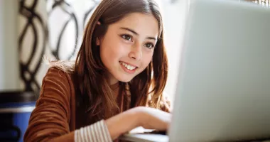 Stire din Social : Minori expuși. Aproape jumătate dintre copii sunt contactați de străini pe internet