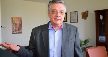 Stire din Cultură-Educație : Surpriză! Cornel Panait s-a retras din cursa pentru funcția de rector al UMC