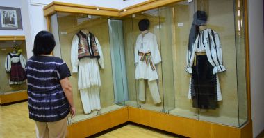 Costume populare din Argeș și Muscel, expuse până la sfârșitul lunii iunie, la Constanța