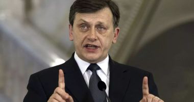 Stire din Politică-Administrație : Crin Antonescu: "Ar fi fost mai bine ca Iohannis să-și încheie mandatul"