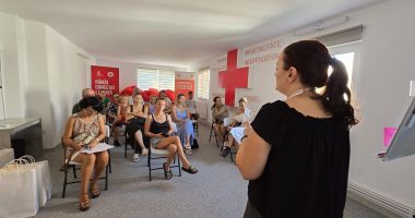 Stire din Social : Zâmbete dulci pentru o viață mai ușoară. Crucea Roșie ajută copiii cu diabet