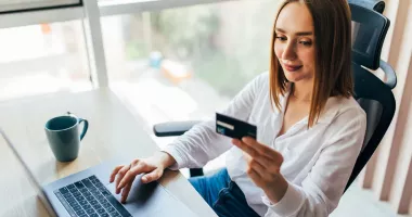 Stire din Actualitate : Atenție la cumpărăturile online! Ce riscuri ascund magazinele din afara UE