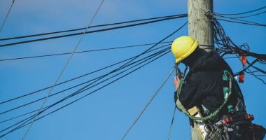Stire din Social : Zeci de străzi fără curent electric. Ce localități sunt afectate