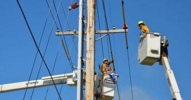 Consumatorii din Hârşova şi Topalu rămân luni fără curent electric
