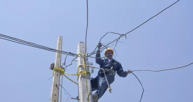 Stire din Social : Lucrări la rețeaua electrică. Unde și când se oprește curentul