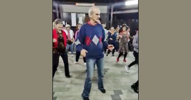 Cursuri de dans pentru seniori, în parcul Teatrului „Oleg Danovski”