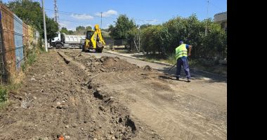 Stire din Social : Atenție! Se reabilitează carosabilul și trotuarele de pe strada Bradului