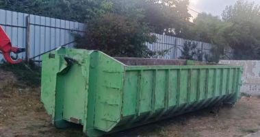 Stire din Social : Benele pentru colectarea deșeurilor voluminoase au ajuns în campusul Henri Coandă