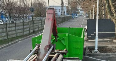 Stire din Social : Benele pentru colectarea deșeurilor voluminoase au ajuns pe bulevardul I. C. Brătianu