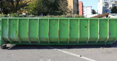 Stire din Social : Benele pentru colectarea deșeurilor voluminoase au ajuns în cartierele Tomis Nord și Henri Coandă