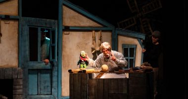 Stire din Cultură-Educație : Două spectacole și o premieră, pe scena Teatrului „Căluțul de Mare”