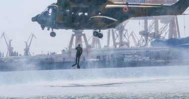 IMAGINI SPECTACULOASE. Salturi din elicopter, în Portul Mangalia - 3