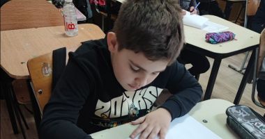 Stire din Cultură-Educație : Mii de elevi constănțeni s-au întrecut la etapa locală a Concursului ”Euxin Math”