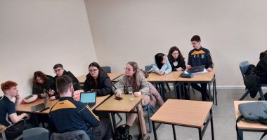 Stire din Cultură-Educație : Experiența irlandeză a elevilor de la Liceul ”Ovidius”: au jucat rolul de regizori pentru a-și prezenta cărțile preferate