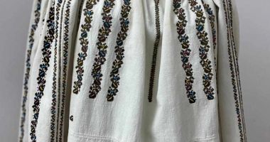 Stire din Cultură-Educație : Exponatul săptămânii la Muzeul de Artă Populară -o cămașă femeiască din Mehedinți