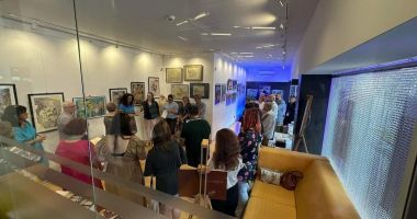Stire din Cultură-Educație : Expoziție dedicată Zilei Internaționale a Tineretului, la Centrul „Jean Constantin”