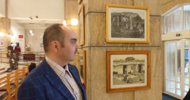 Reproduceri după fotografii interbelice expuse de Radu Iulian Dăineanu, la Biblioteca Județeană - 2