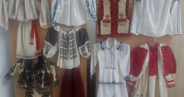 Stire din Cultură-Educație : Cele mai autentice cămăși tradiționale, expuse la Muzeul de Artă Populară