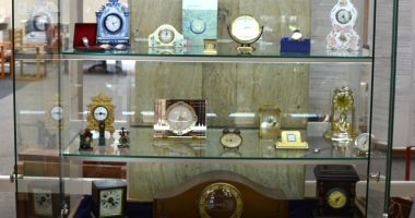 Stire din Cultură-Educație : Expoziție de ceasuri la Biblioteca Județeană ”I.N. Roman”
