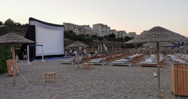 Stire din Cultură-Educație : Haideţi la film pe plajă, la Zoom Beach! Ce pelicule puteţi viziona