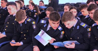 Stire din Cultură-Educație : Forțele Navale Române promovează cariera militară în județul Neamț