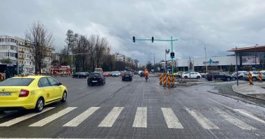 Stire din Social : Trecerile de pietoni de pe bulevardul Alexandru Lăpușneanu, marcate temporar cu vopsea de culoare albă